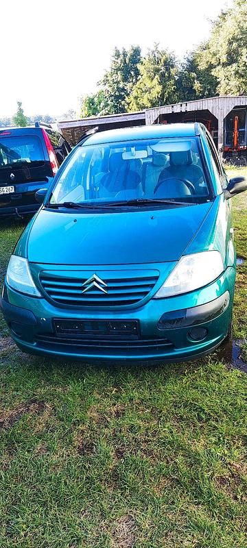 Grün Gebraucht 2003 Citroën C3 Kleinwagen | 600 € (Superpreis) - Bild 1/4