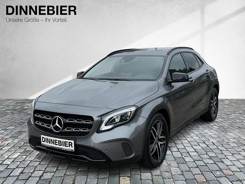 Gebraucht Mercedes GLA220 Urban 184 PS (135 kW) 2019 Grau SUV