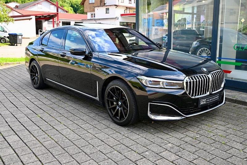 Saphirschwarz metallic Gebraucht 2022 BMW 730 Shadowline Limousine | 57.700 € (Fairer Preis) - Bild 1/4