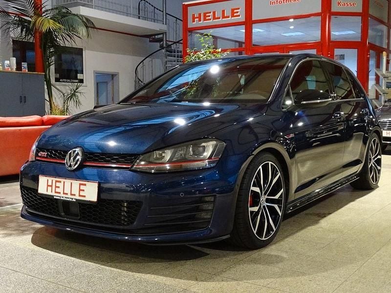 Night blue (metallic) Gebraucht 2014 VW Golf VII GTI Limousine | 17.890 € (Etwas zu teuer) - Bild 1/4
