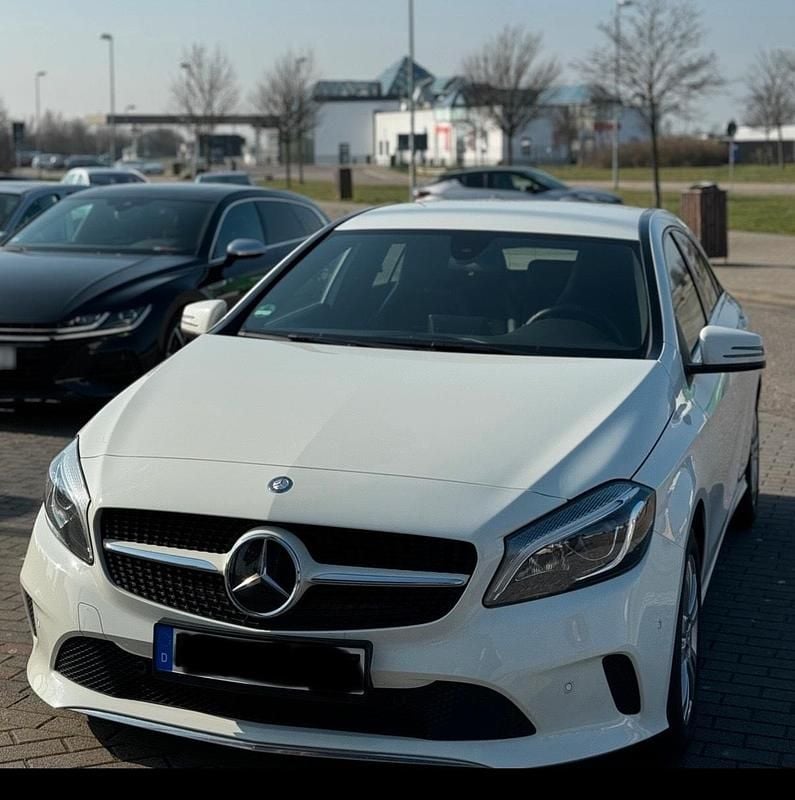 Gebraucht Mercedes A200 136 PS (100 kW) 2016 Weiß Kleinwagen