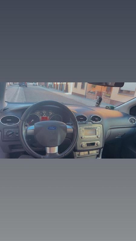 Gebraucht Ford Focus 145 PS (106 kW) 2010 Grau Kombi