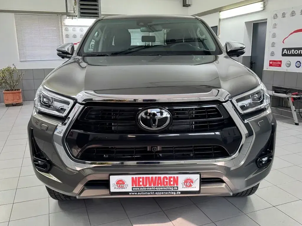 Neu Toyota HiLux Executive 204 PS (150 kW) 2026 Grün Pickup