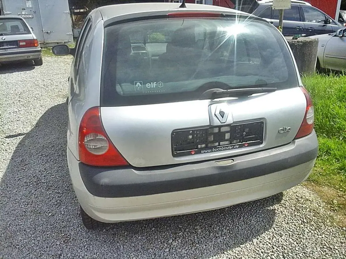 Gebraucht Renault Clio Authentique 75 PS (55 kW) 2005 Platingrau Kleinwagen