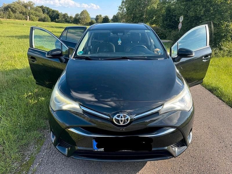 Schwarz Gebraucht 2015 Toyota Avensis Kombi | 12.000 € (Fairer Preis) - Bild 1/4