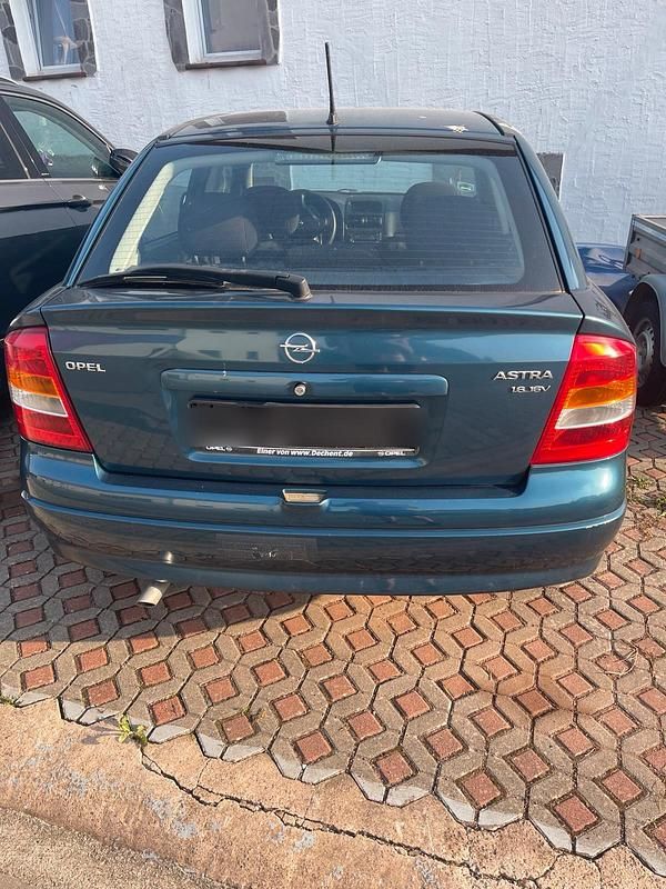 Grün Gebraucht 2001 Opel Astra Limousine | 500 € (Superpreis) - Bild 1/4