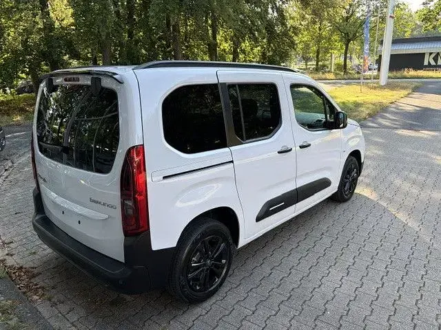 Neu Citroën Berlingo 102 PS (75 kW) 2026 Lackierung weiss icy/typ ausse Van / Kleinbus