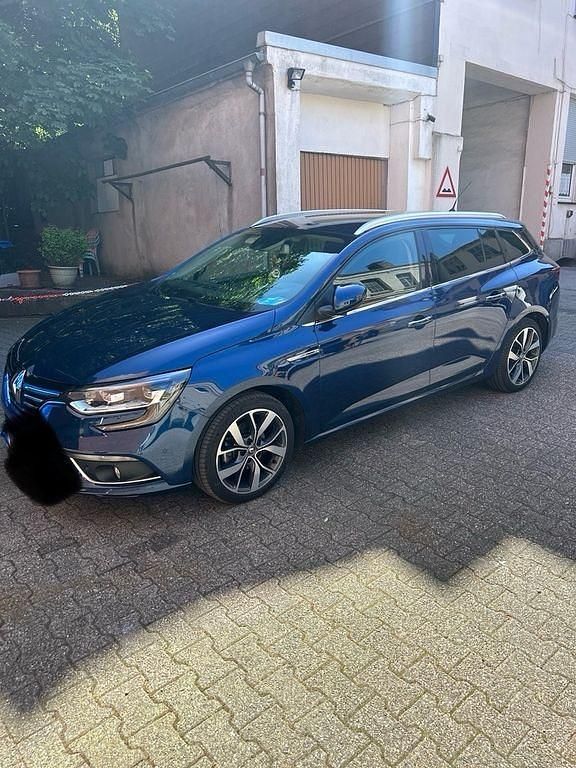 Blau Gebraucht 2017 Renault Mégane IV Bose Edition Limousine | 10.499 € (Fairer Preis) - Bild 1/4