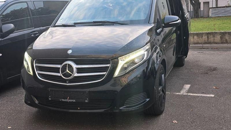 Schwarz Gebraucht 2014 Mercedes V250 Avantgarde Van / Kleinbus | 30.000 € (Fairer Preis) - Bild 1/4