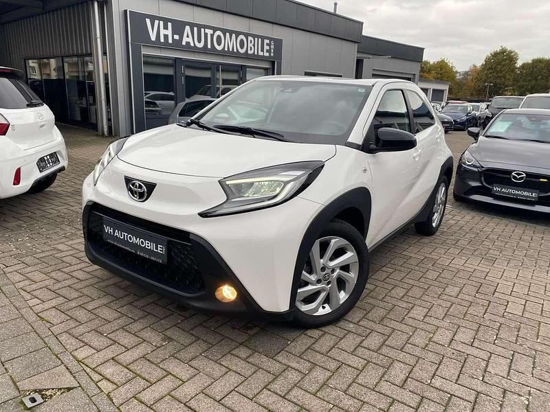 040 schneeweiß Gebraucht 2024 Toyota Aygo Kleinwagen | 15.000 € (Guter Preis) - Bild 1/4