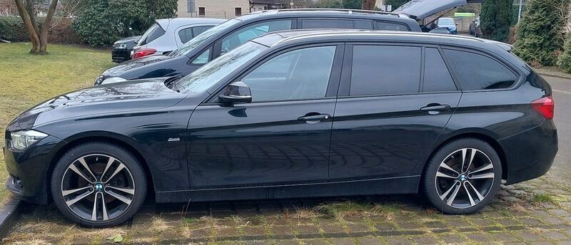 Schwarz Gebraucht 2017 BMW 320 Sport Line Kombi | 11.800 € (Superpreis) - Bild 1/4
