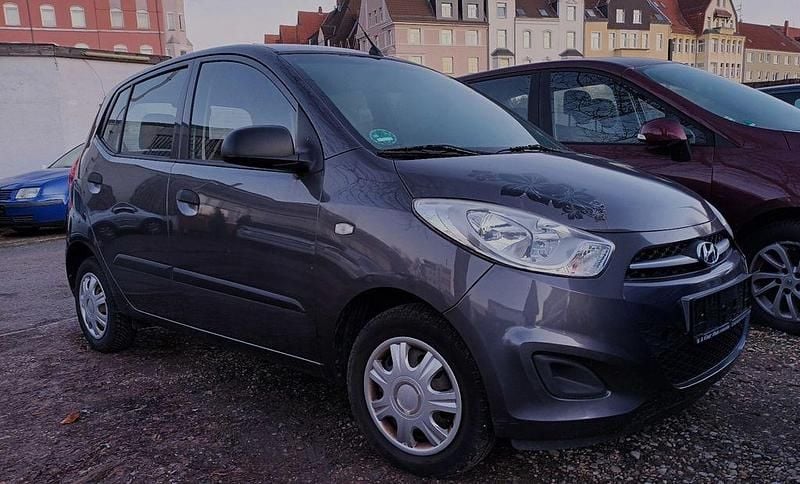 Gebraucht Hyundai i10 69 PS (50 kW) 2013 Grau Kleinwagen
