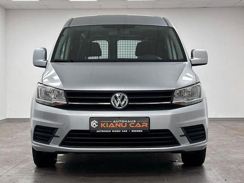 Gebraucht VW Caddy Maxi Trendline 102 PS (75 kW) 2017 Silber Van / Kleinbus