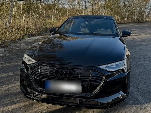 Używany Audi e-tron S-Line 230 kW (313 KM) 2021 Czarny SUV