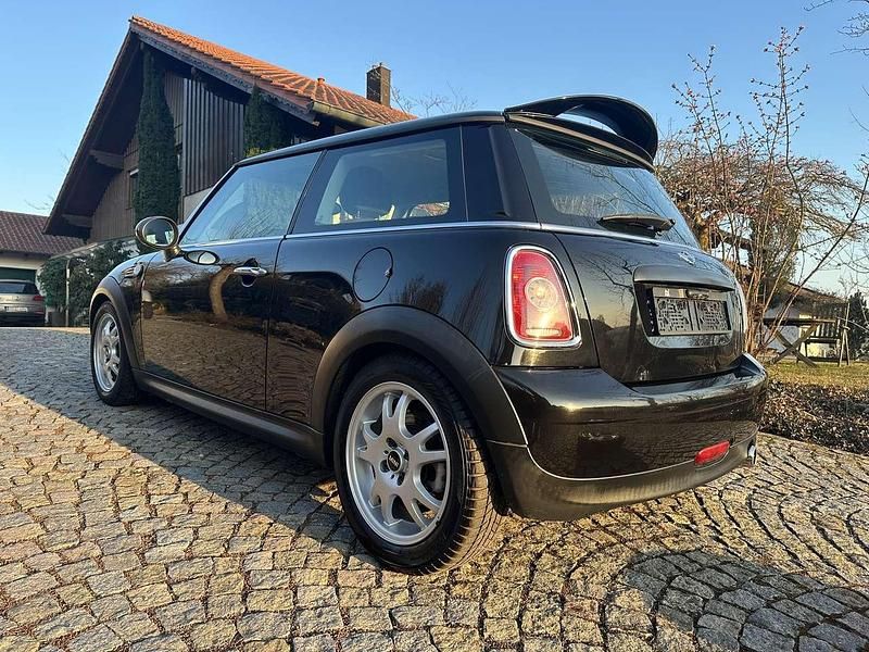 Gebraucht Mini ONE 75 PS (55 kW) 2010 Schwarz Kleinwagen