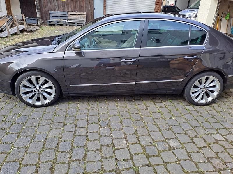 Gebraucht VW Passat 200 PS (147 kW) 2010 Braun Limousine