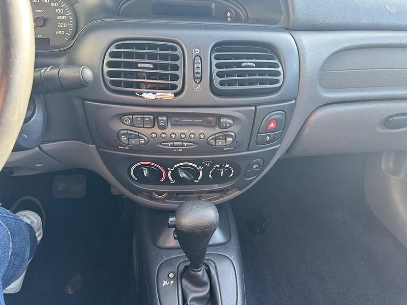 Brugt Renault Mégane 107 HK (78 kW) 1999 Grå Sedan