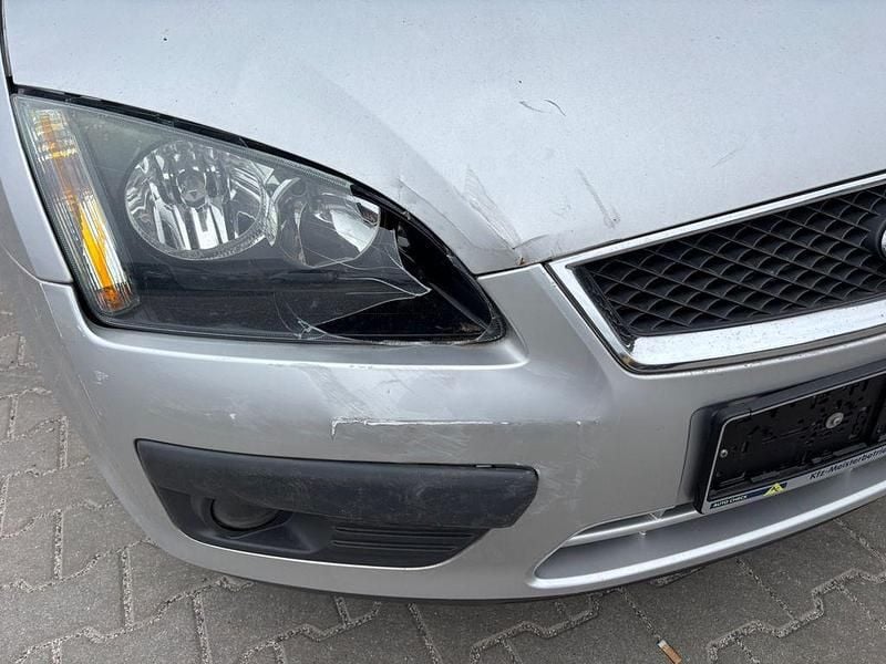 Gebraucht Ford Focus Ghia 145 PS (106 kW) 2006 Grau Limousine