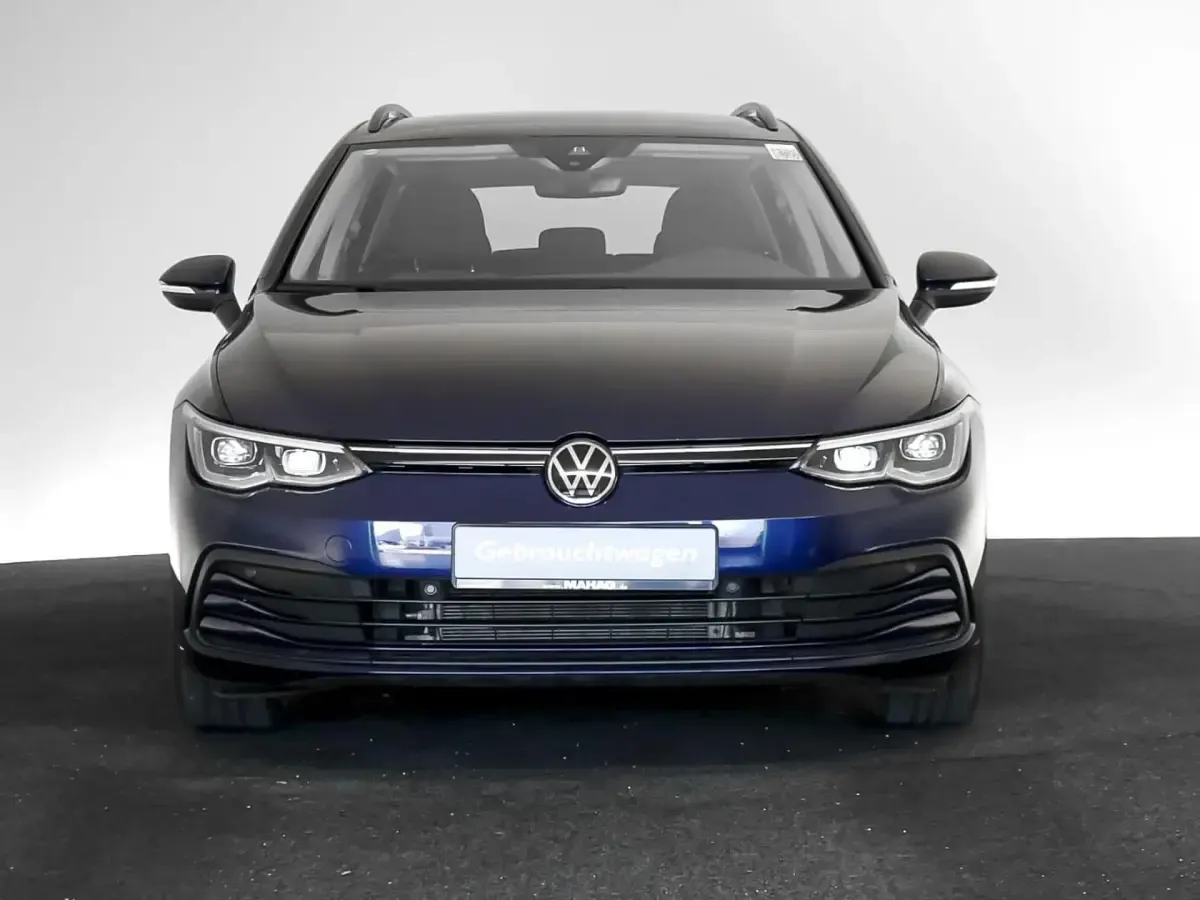 Second-hand VW Golf VIII Life 131 CP (96 kW) 2023 Albastru Break