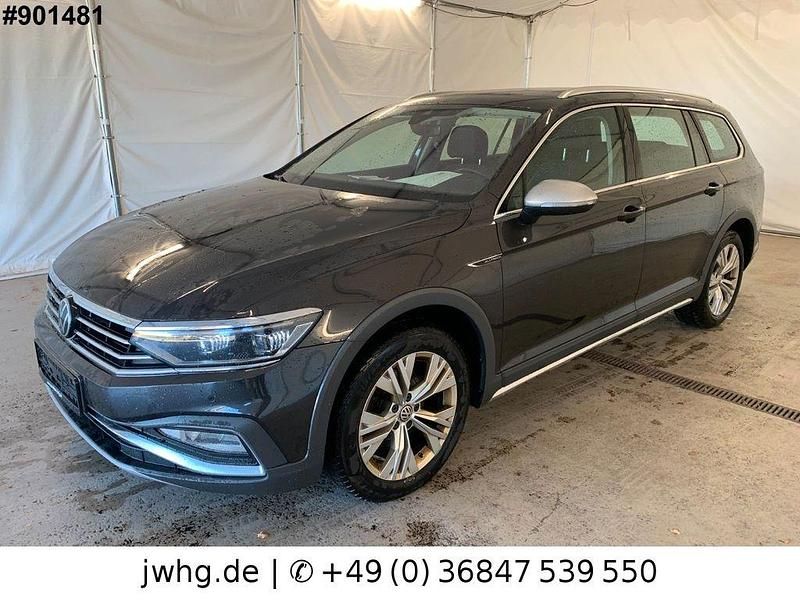 Mangangrau (metallic) Gebraucht 2022 VW Passat Alltrack Kombi | 22.450 € (Superpreis) - Bild 1/4