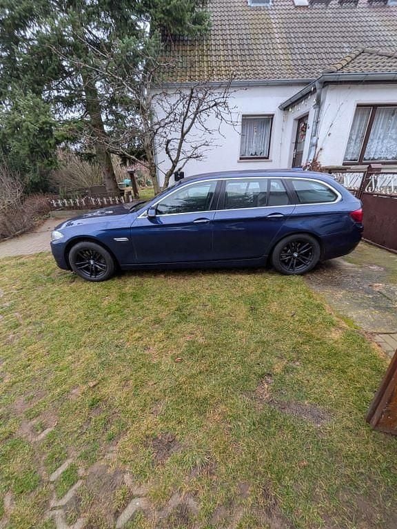 Gebraucht BMW 525 Luxury Line 218 PS (160 kW) 2015 Blau Kombi