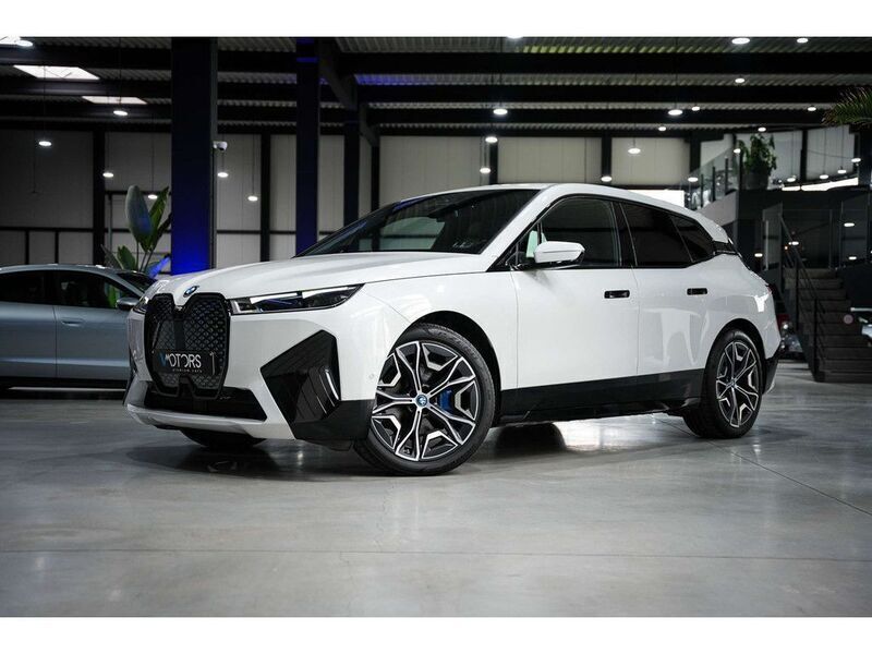 Weiß Gebraucht 2021 BMW iX Sport Line SUV | 45.995 € (Fairer Preis) - Bild 1/4
