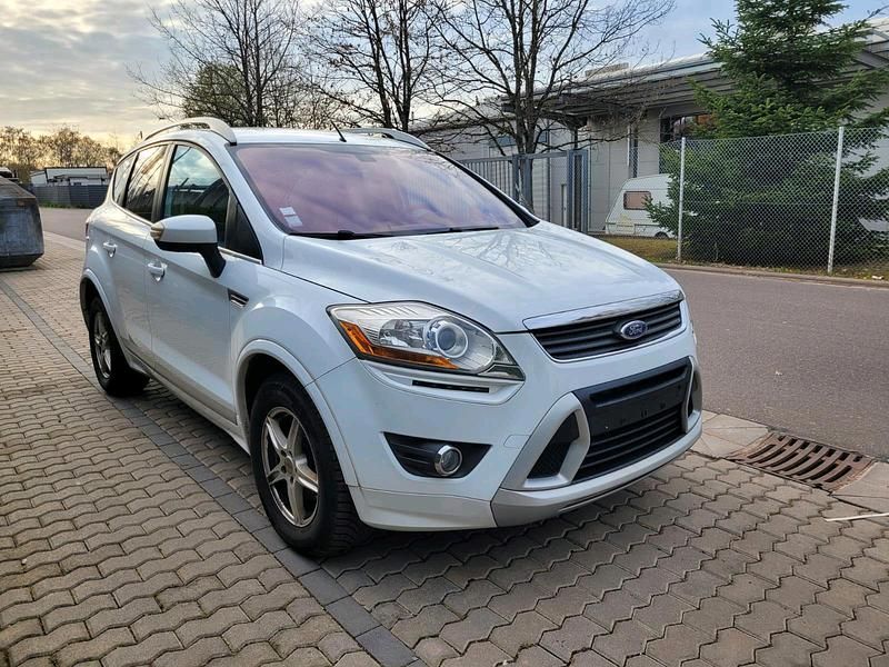 Gebraucht Ford Kuga Titanium 163 PS (119 kW) 2010 Weiß SUV