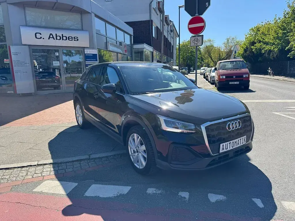 Gebraucht Audi Q2 Basis 150 PS (110 kW) 2022 Schwarz SUV