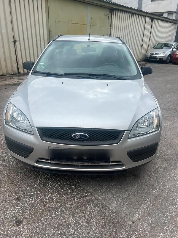 Silber Gebraucht 2005 Ford Focus Kombi | 1.450 € (Superpreis) - Bild 1/4