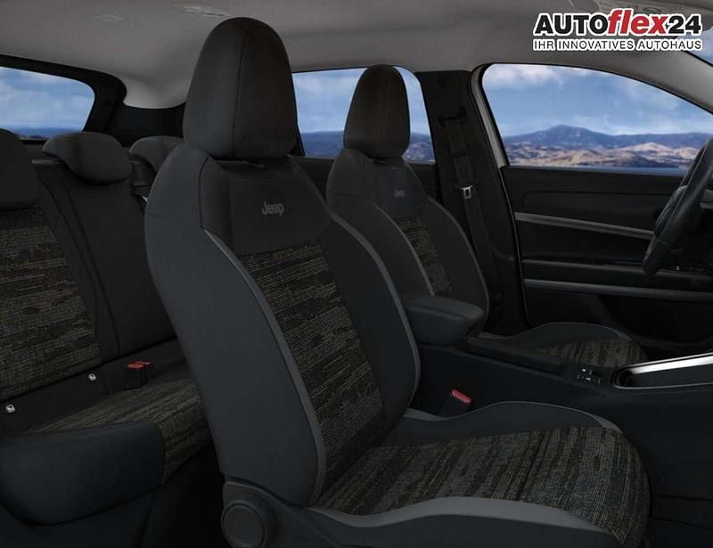 Neu Jeep Avenger Longitude 101 PS (74 kW) 2025 Stone grey metallic SUV