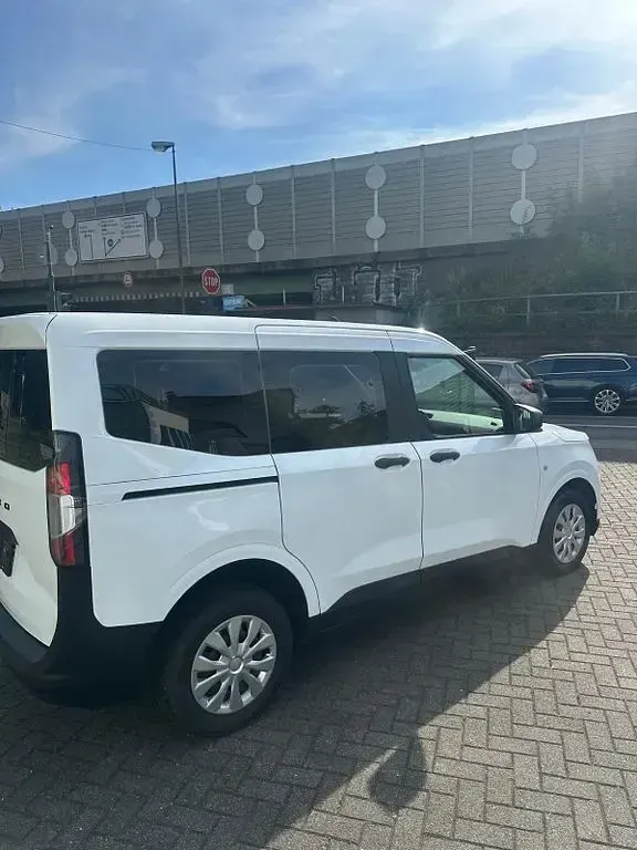 Gebraucht Ford Tourneo Courier 101 PS (74 kW) 2025 Weiß Van / Kleinbus