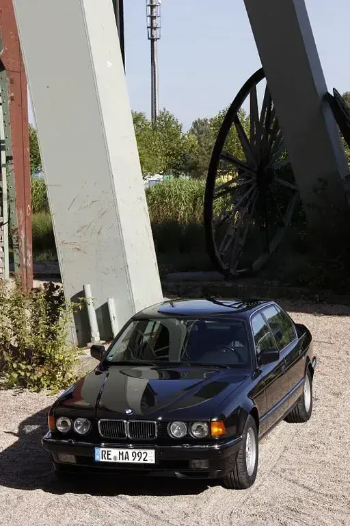 Gebraucht BMW 750 300 PS (220 kW) 1992 Schwarz Limousine