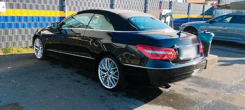 Gebraucht Mercedes E250 Avantgarde 207 PS (152 kW) 2010 Schwarz Cabrio