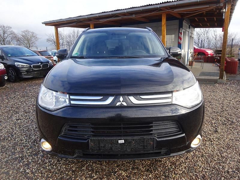 Gebraucht Mitsubishi Outlander Invite 150 PS (110 kW) 2014 Schwarz SUV