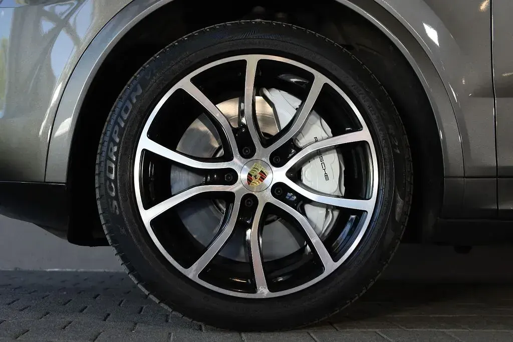 Gebraucht Porsche Cayenne 549 PS (403 kW) 2020 Grau SUV
