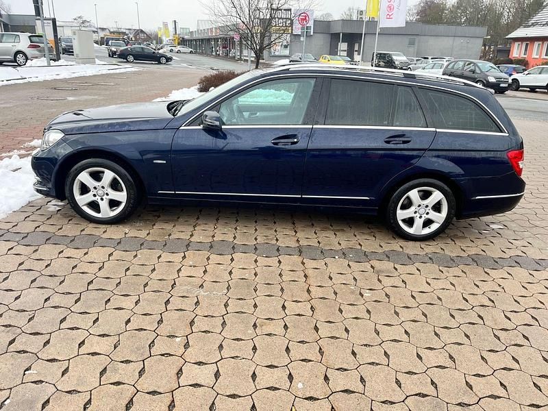 Gebraucht Mercedes C250 Avantgarde 204 PS (150 kW) 2012 Blau Kombi