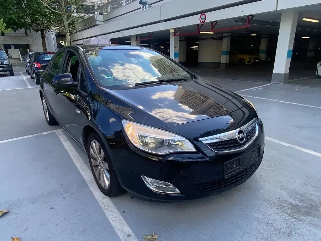 Gebraucht Opel Astra 116 PS (85 kW) 2010 Schwarz Limousine