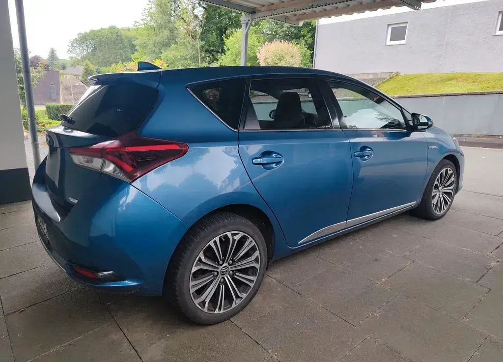Gebraucht Toyota Auris Edition-S 99 PS (72 kW) 2016 Blau Limousine