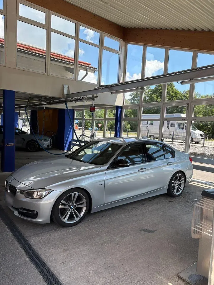 Gebraucht BMW 325 Sport Line 218 PS (160 kW) 2014 Silber Limousine
