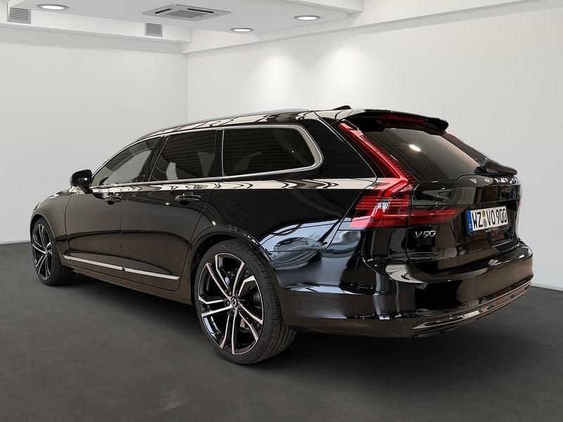 Gebraucht Volvo V90 Ultimate 197 PS (144 kW) 2024 Schwarz metallic Kombi
