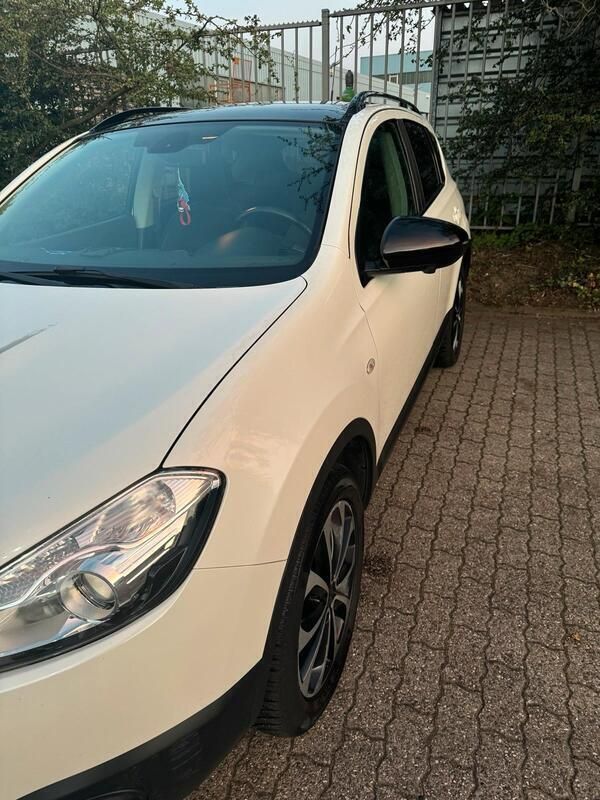 Weiß Gebraucht 2013 Nissan Qashqai SUV | 5.999 € (Guter Preis) - Bild 1/4