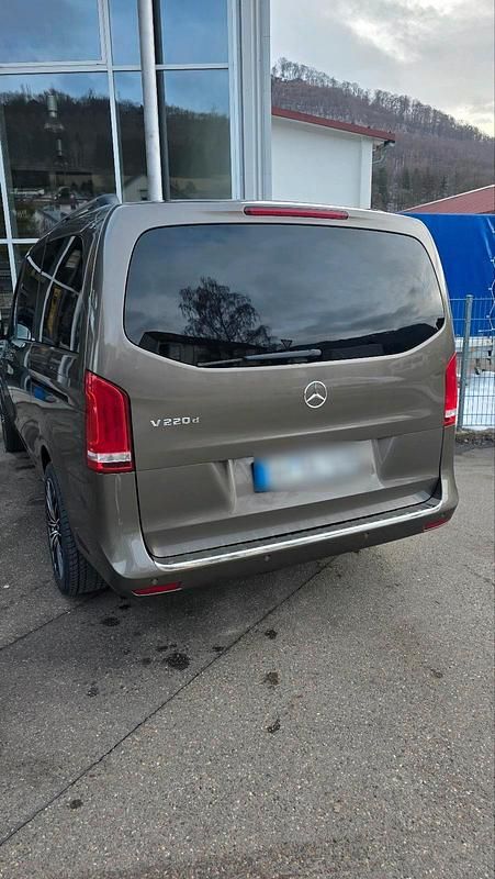 Gebraucht Mercedes V220 163 PS (119 kW) 2015 Grau Van / Kleinbus