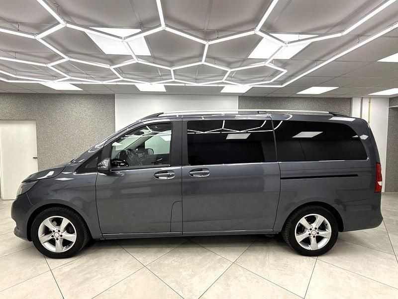 Gebraucht Mercedes V220 Edition 163 PS (119 kW) 2016 Flintgrau metallic Van / Kleinbus