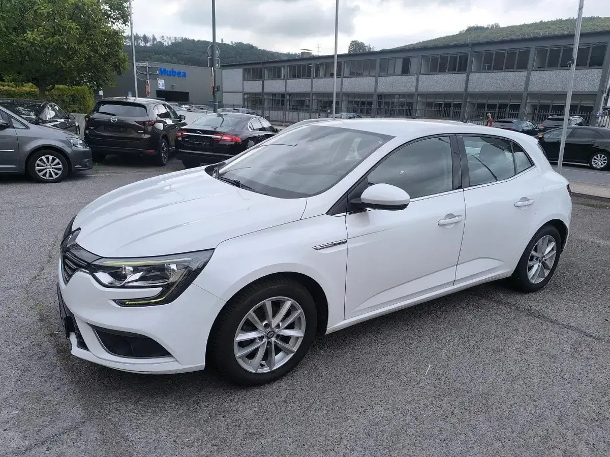 Gebraucht Renault Mégane Intens 132 PS (97 kW) 2018 Weiß Limousine