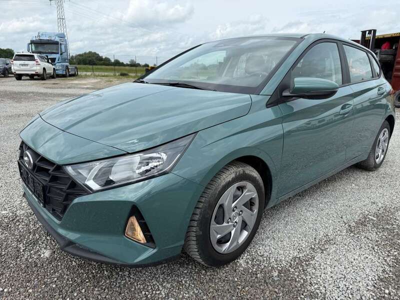 Mangrove green / mic Gebraucht 2022 Hyundai i20 Select Kleinwagen | 13.500 € (Fairer Preis) - Bild 1/4