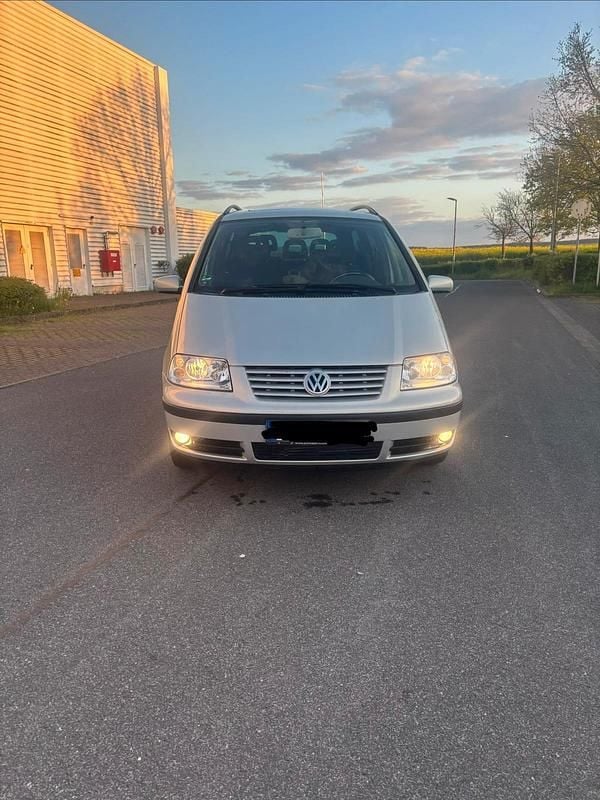 Second-hand VW Sharan 116 CP (85 kW) 2003 Argintiu Monovolum