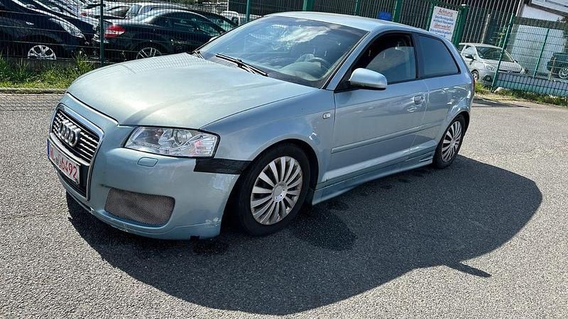 Blau Gebraucht 2004 Audi A3 Attraction Limousine | 699 € (Guter Preis) - Bild 1/4