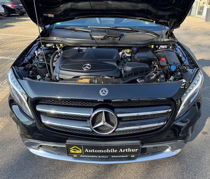 Gebraucht Mercedes GLA250 211 PS (155 kW) 2016 Schwarz SUV