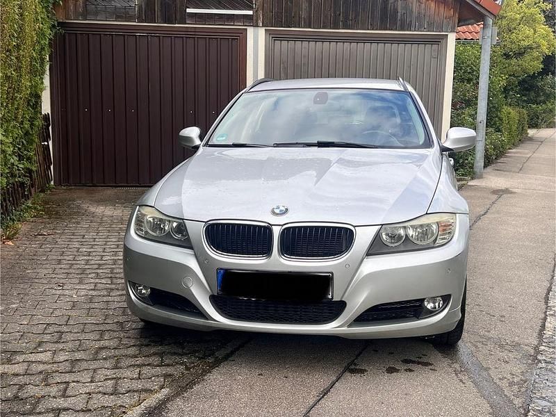 Silber Gebraucht 2010 BMW 320 Kombi | 4.999 € (Guter Preis) - Bild 1/4