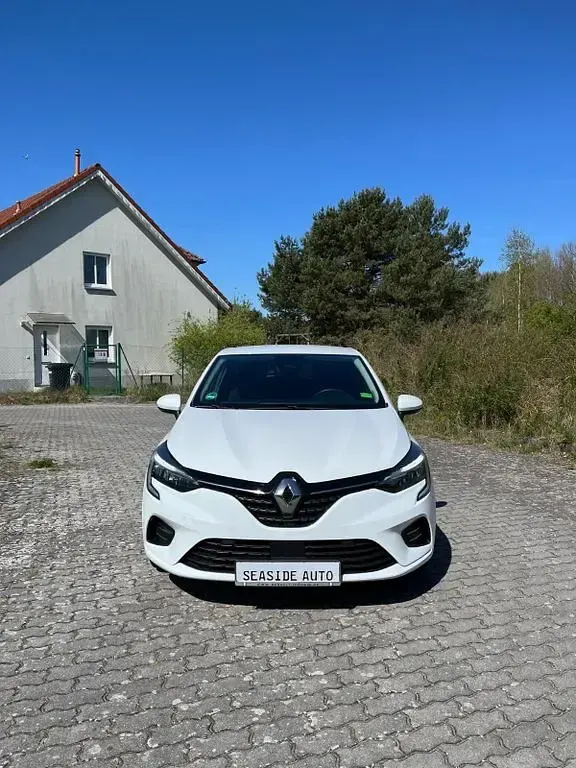 Używany Renault Clio V 67 KM (49 kW) 2021 Biały Sedan/Limuzyna